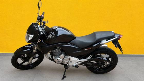 HONDA CB 300R 